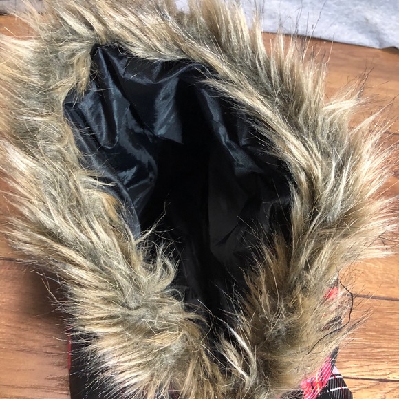 Coogi Girls Puffer Vest - Picture 7 of 8